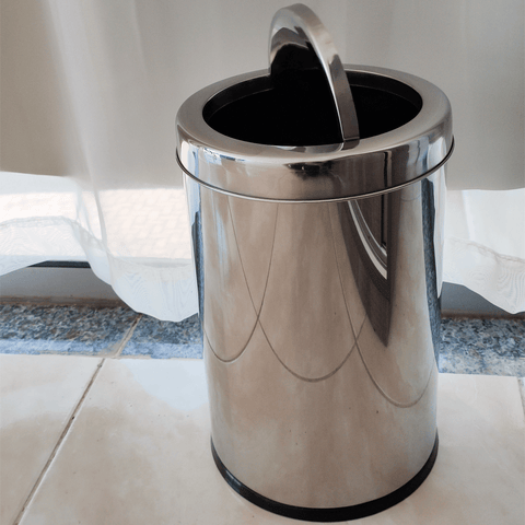 Lixeira Para Cozinha Em Aço Inoxidável 9,1 Litros Lixeira Com Tampa Basculante Martinazzo Lixeira Para Cozinha Em Aço Inoxidável 9,1 Litros Lixeira Com Tampa Basculante Martinazzo