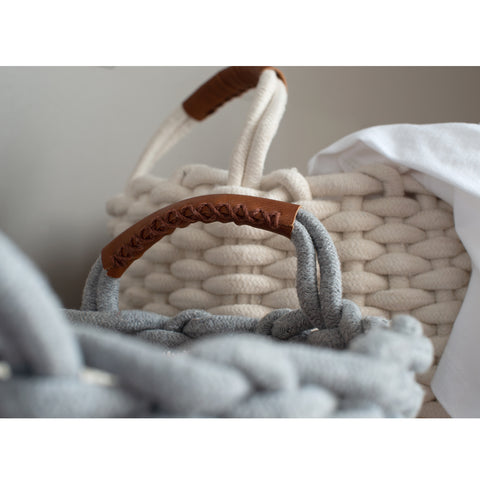 Cesto De Corda Algodão Cinza Com Alças De Couro 34X34cm Cesto Trançado Decorativo Soho Yoi Cesto De Corda Algodão Cinza Com Alças De Couro 34X34cm Cesto Trançado Decorativo Soho Yoi