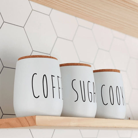 Pote para Biscoitos 850ml Lata Cookies Porta Condimentos em Metal e Cortiça OAK Yoi Branco Pote para Biscoitos 850ml Lata Cookies Porta Condimentos em Metal e Cortiça OAK Yoi Branco