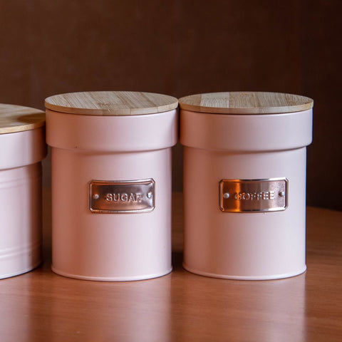Jogo 2 Porta Condimentos 1L Açúcar e Café Latas de Metal com Tampas de Bambu Herméticas Yoi Rosa Jogo 2 Porta Condimentos 1L Açúcar e Café Latas de Metal com Tampas de Bambu Herméticas Yoi Rosa