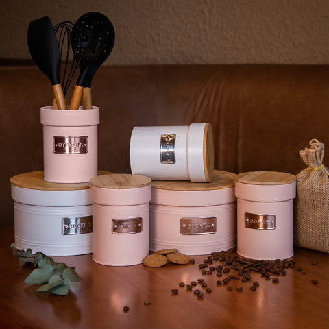 Conjunto 4 Latas Decorativas Sugar Coffee Biscuit Utensils em Metal com Tampas de Bambu Yoi Rosa Conjunto 4 Latas Decorativas Sugar Coffee Biscuit Utensils em Metal com Tampas de Bambu Yoi Rosa