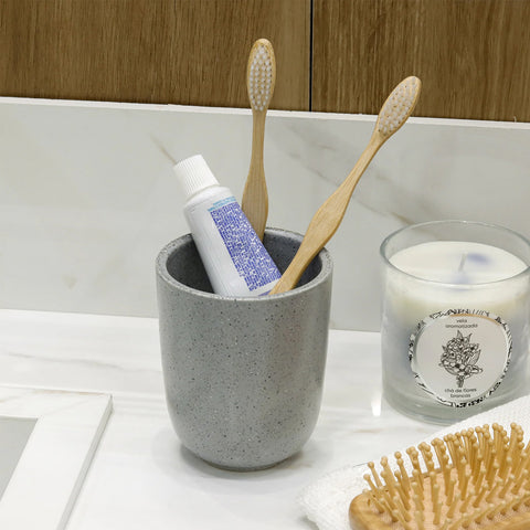 Porta Escova de Dente Cerâmica Osaka Yoi Cinza 8cm para Bancada de Banheiro Porta Escova de Dente Cerâmica Osaka Yoi Cinza 8cm para Bancada de Banheiro