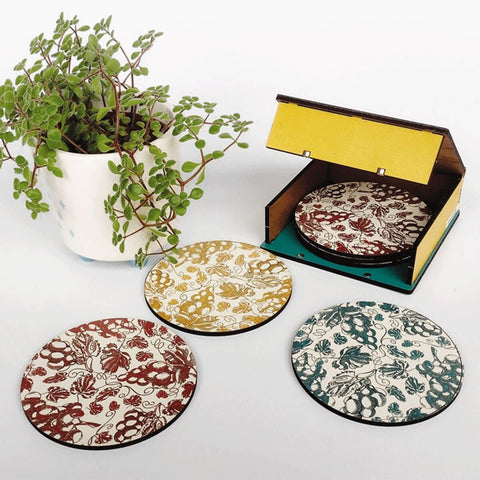 Conjunto 6 Descansos para Copos em MDF Vinho com Caixinha Artesanal Personalizados Conjunto 6 Descansos para Copos em MDF Vinho com Caixinha Artesanal Personalizados