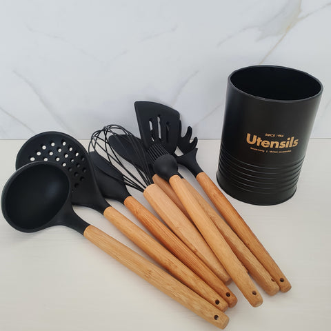 Jogo 8 Talheres De Silicone Com Cabos Em Bambu E 1 Lata Porta Utensílios De Cozinha Preto Yoi Jogo 8 Talheres De Silicone Com Cabos Em Bambu E 1 Lata Porta Utensílios De Cozinha Preto Yoi