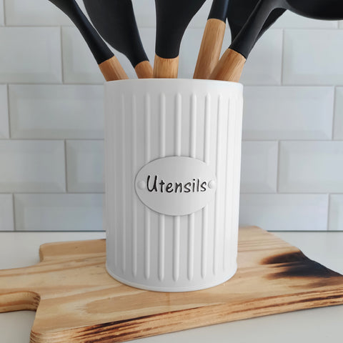 Jogo 6 Talheres De Silicone Com Cabos Em Bambu 1 Lata Branca Porta Utensílios De Cozinha Yoi Jogo 6 Talheres De Silicone Com Cabos Em Bambu 1 Lata Branca Porta Utensílios De Cozinha Yoi