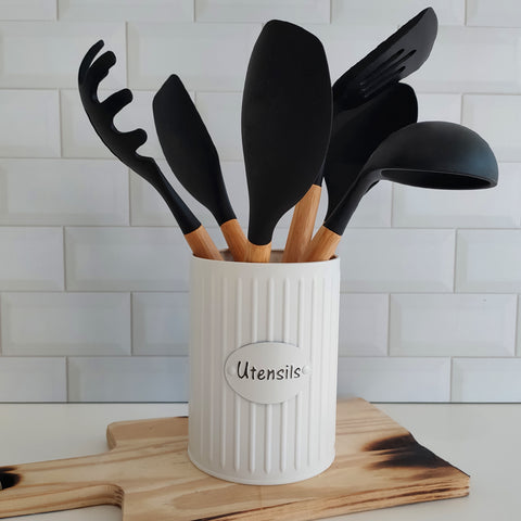 Jogo 6 Talheres De Silicone Com Cabos Em Bambu 1 Lata Branca Porta Utensílios De Cozinha Yoi Jogo 6 Talheres De Silicone Com Cabos Em Bambu 1 Lata Branca Porta Utensílios De Cozinha Yoi
