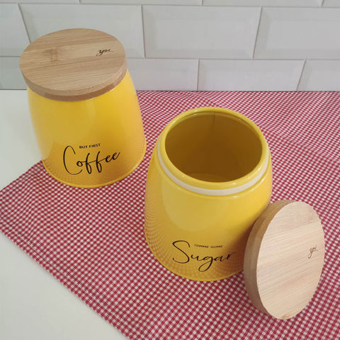 Kit 2 Latas Coffee e Sugar 800ml Potes para Açúcar e Café em Aço e Bambu Sunshine Yoi Mostarda Kit 2 Latas Coffee e Sugar 800ml Potes para Açúcar e Café em Aço e Bambu Sunshine Yoi Mostarda