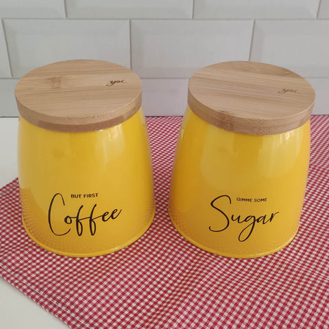 Kit 2 Latas Coffee e Sugar 800ml Potes para Açúcar e Café em Aço e Bambu Sunshine Yoi Mostarda Kit 2 Latas Coffee e Sugar 800ml Potes para Açúcar e Café em Aço e Bambu Sunshine Yoi Mostarda