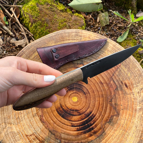 Faca Hunter 4” Aço Carbono 5160 Full Tang Fosfatizada Cabo Madeira Imbuia e Bainha de Couro