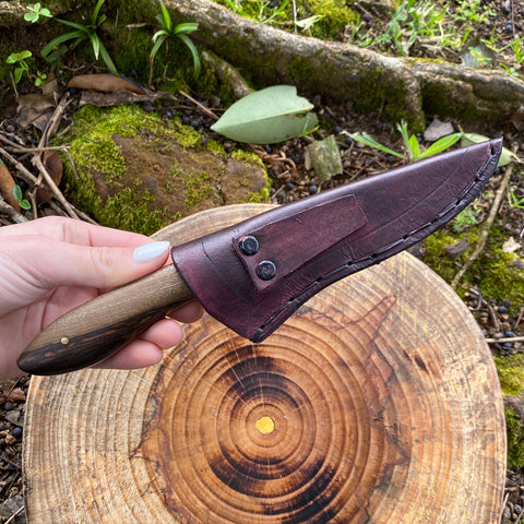 Faca Hunter 4” Aço Carbono 5160 Full Tang Fosfatizada Cabo Madeira Imbuia e Bainha de Couro