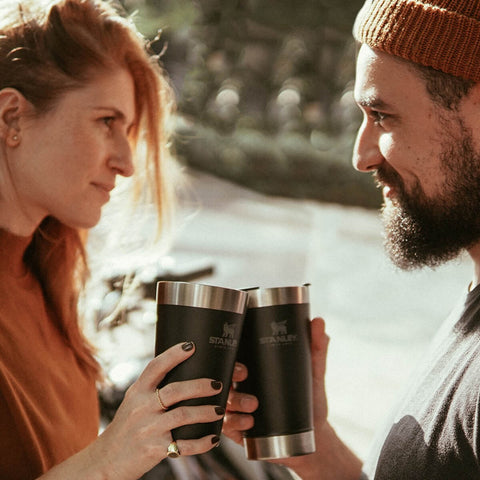 Copo Térmico Stanley para Cerveja ou Café com Tampa e Abridor Aço Inox Preto