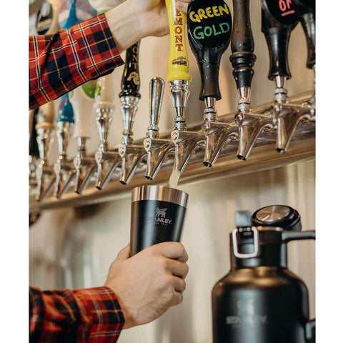 Copo Térmico Stanley para Cerveja ou Café com Tampa e Abridor Aço Inox Preto