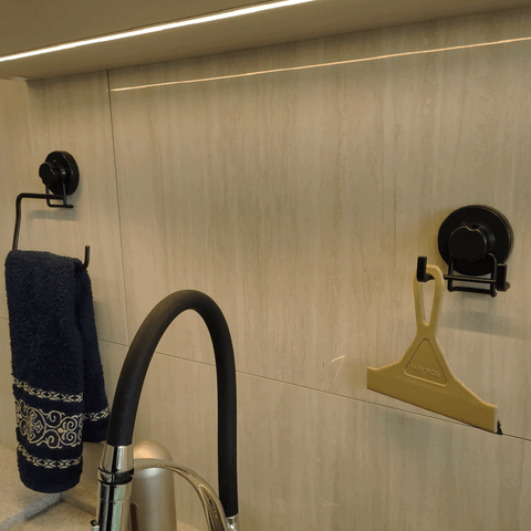 Gancho com Ventosa Preto Duplo Cabide Multiuso para Roupas Faciliti Schmitt