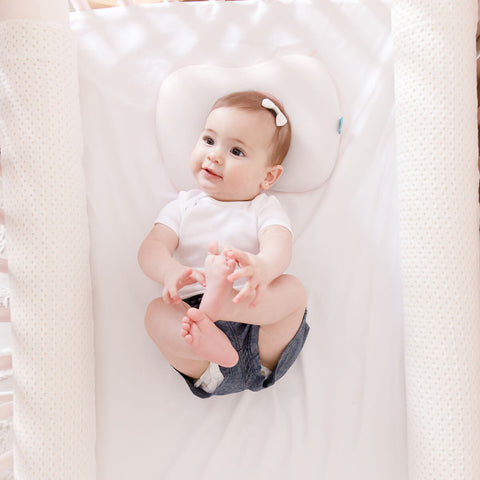 Travesseiro Anatômico Para Bebê Recém Nascido Buba 28x21cm Viscoelástico Branco Carrinho Berço