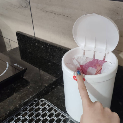 Lixeira de Banheiro Cozinha Pia Branca 3 Litros Plástico com tampa Click Maxroll