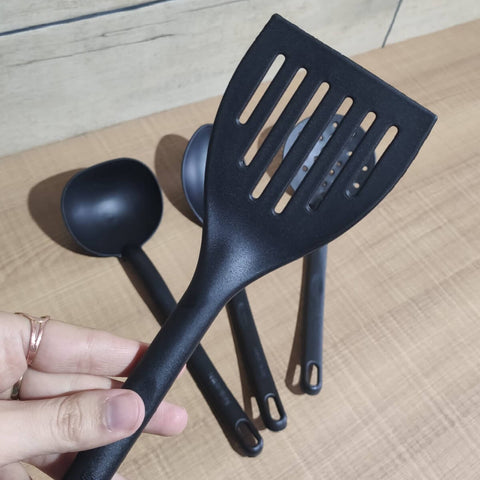 Conjunto 4 Utensílios de Cozinha Plástico Preto Colher Concha Escumadeira Espátula