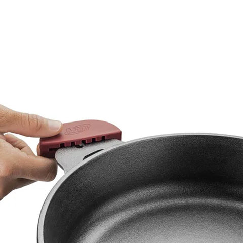 Caçarola Panela de Ferro TVT com Cabo de Silicone para Fogão Forno MTA 1,7l Preto