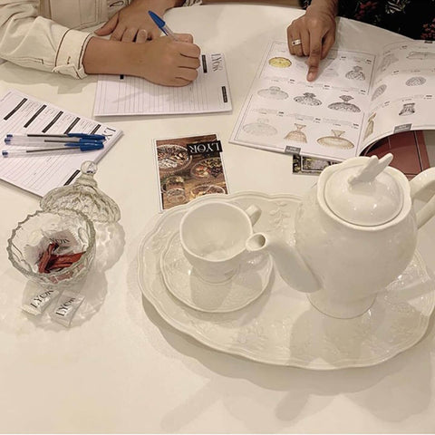 Kit 2 Pratos Decorativos de Porcelana Lyor Travessas Brancas Alto Relevo New Bone Butterfly Flower