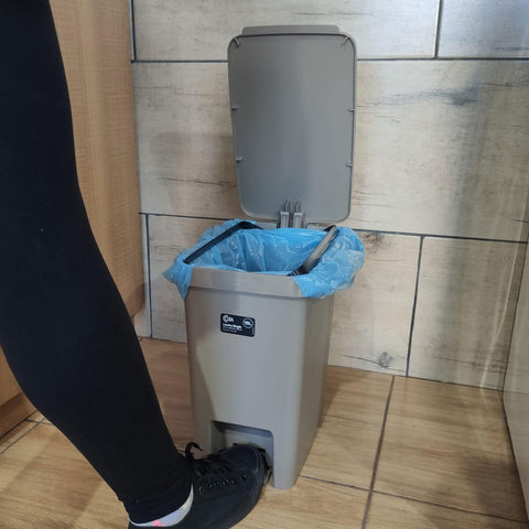 Lixeira Grande com Pedal 15l Banheiro Cozinha Escritório Single Cinza Quente Coza