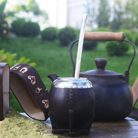 Cuia Mate Chimarrão Uruguaia Revestida Em Couro Com Tripe