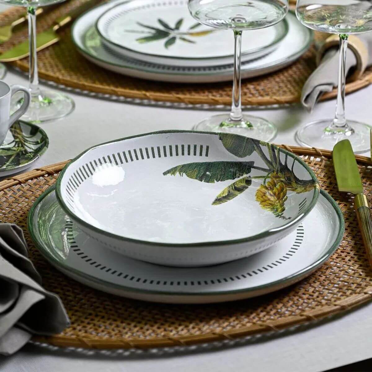 2140116741_J.jpg