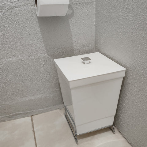 Lixeira_Para_Banheiro_Plástica_6,5l_Cesto_De_Lixo_Com_Tampa_Branca3.jpeg