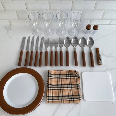 Bolsa Térmica Com Kit Pic Nic 4 Pessoas Guepardo Taças Talheres Pratos E Acessórios